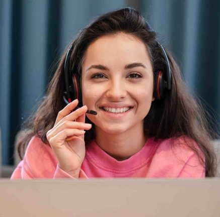 smiley-young-blogger-with-headset (1)